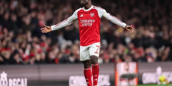 星空体育APP-多古19分钟伤退的背后，曼联年轻球员的成长痛