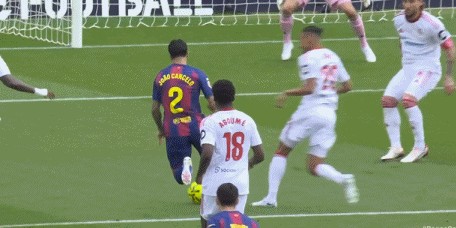 星空体育-剑南春丨巴萨5-2塞维利亚，拉菲尼亚戴帽，坎塞洛破门+两造点