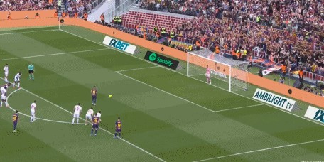 星空体育-剑南春丨巴萨5-2塞维利亚，拉菲尼亚戴帽，坎塞洛破门+两造点