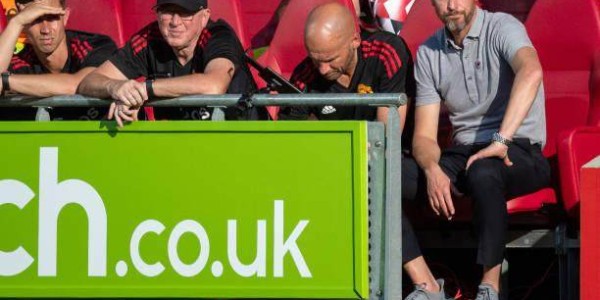 星空体育APP-内维尔：他们就像9岁儿童队，美国吸血老板荼毒曼联