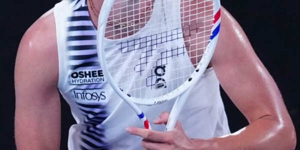 丝袜晋级称不看签表，瓦林卡挥别澳网，辛纳暂停逆转引一片骂声