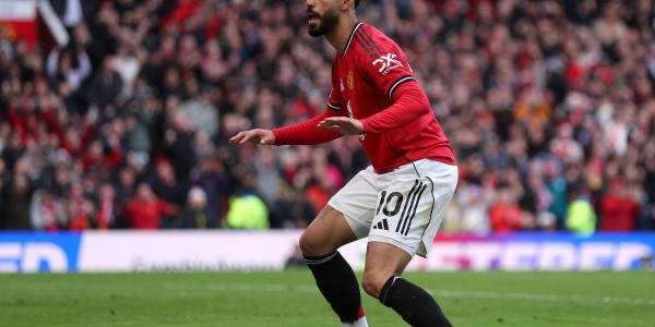 星空体育APP-B费破纪录+卡塞米罗破门！曼联3-1胜维拉稳居前三，欧冠资格稳了