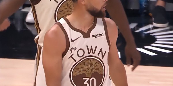 星空体育-库里扳平三分+波杰反超三分！勇士拒西部倒二逆转 终结4连败仍第十|斯蒂芬·库里|国王|休斯敦火箭队|NBA常规赛|金州勇士队_新浪体育_新浪新闻