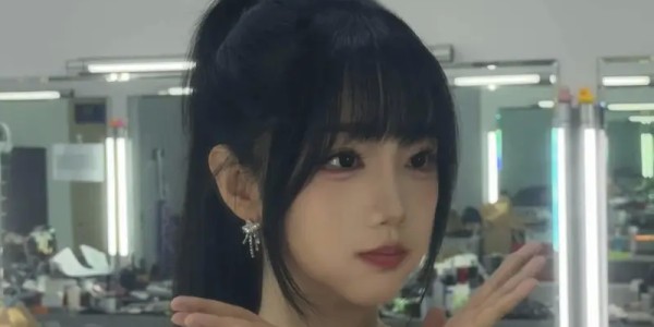 星空体育APP-主持十月晒照：收工~今日新增打卡下班照Pose️