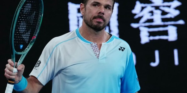 丝袜晋级称不看签表，瓦林卡挥别澳网，辛纳暂停逆转引一片骂声