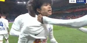 大连英博客场领先！吕焯毅禁区外远射打破僵局