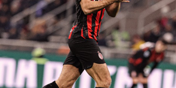 星空体育官网-意甲强行造悬念失败！拉齐奥1-0双杀AC米兰，国米笑纳大礼8分领跑