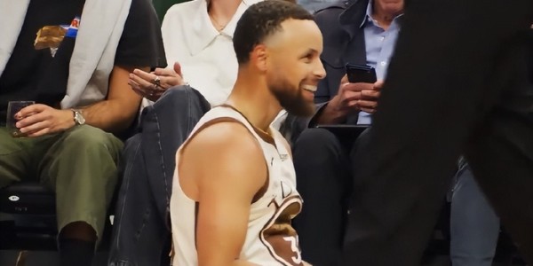 星空体育-库里扳平三分+波杰反超三分！勇士拒西部倒二逆转 终结4连败仍第十|斯蒂芬·库里|国王|休斯敦火箭队|NBA常规赛|金州勇士队_新浪体育_新浪新闻